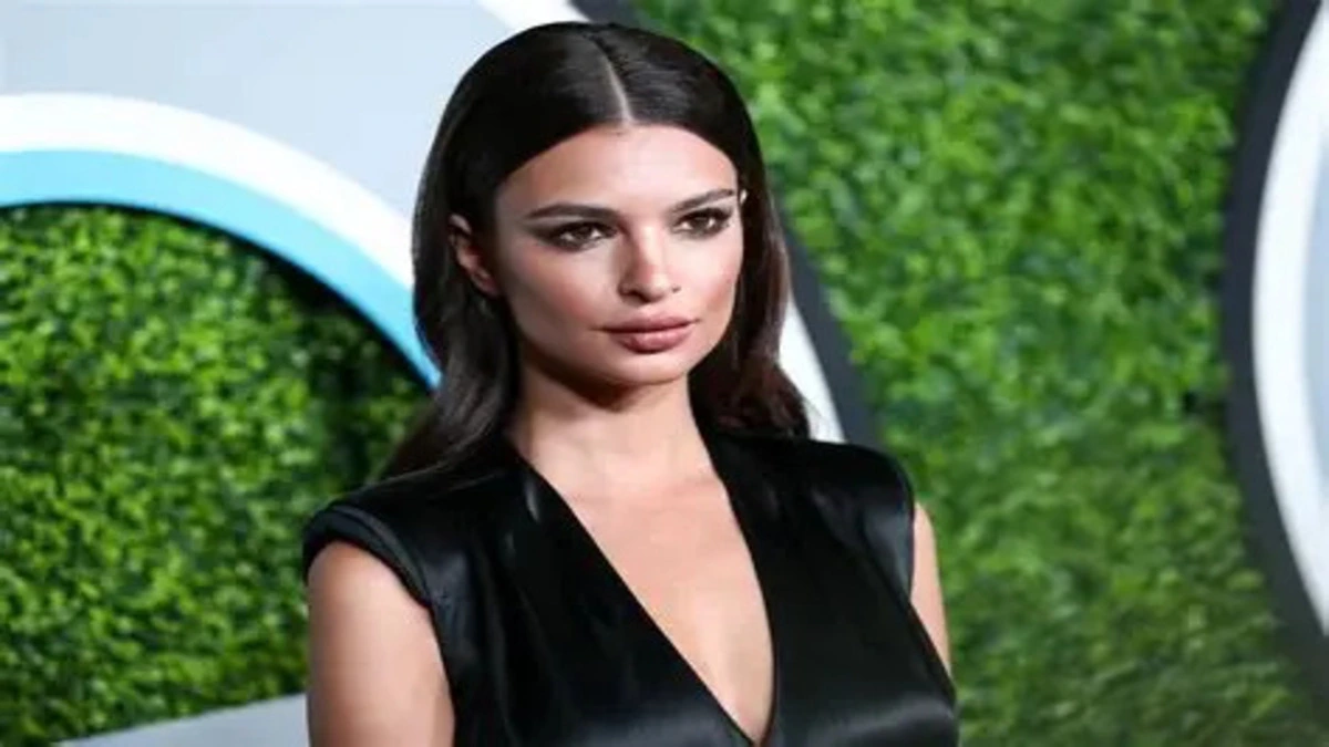 Emily Ratajkowski
